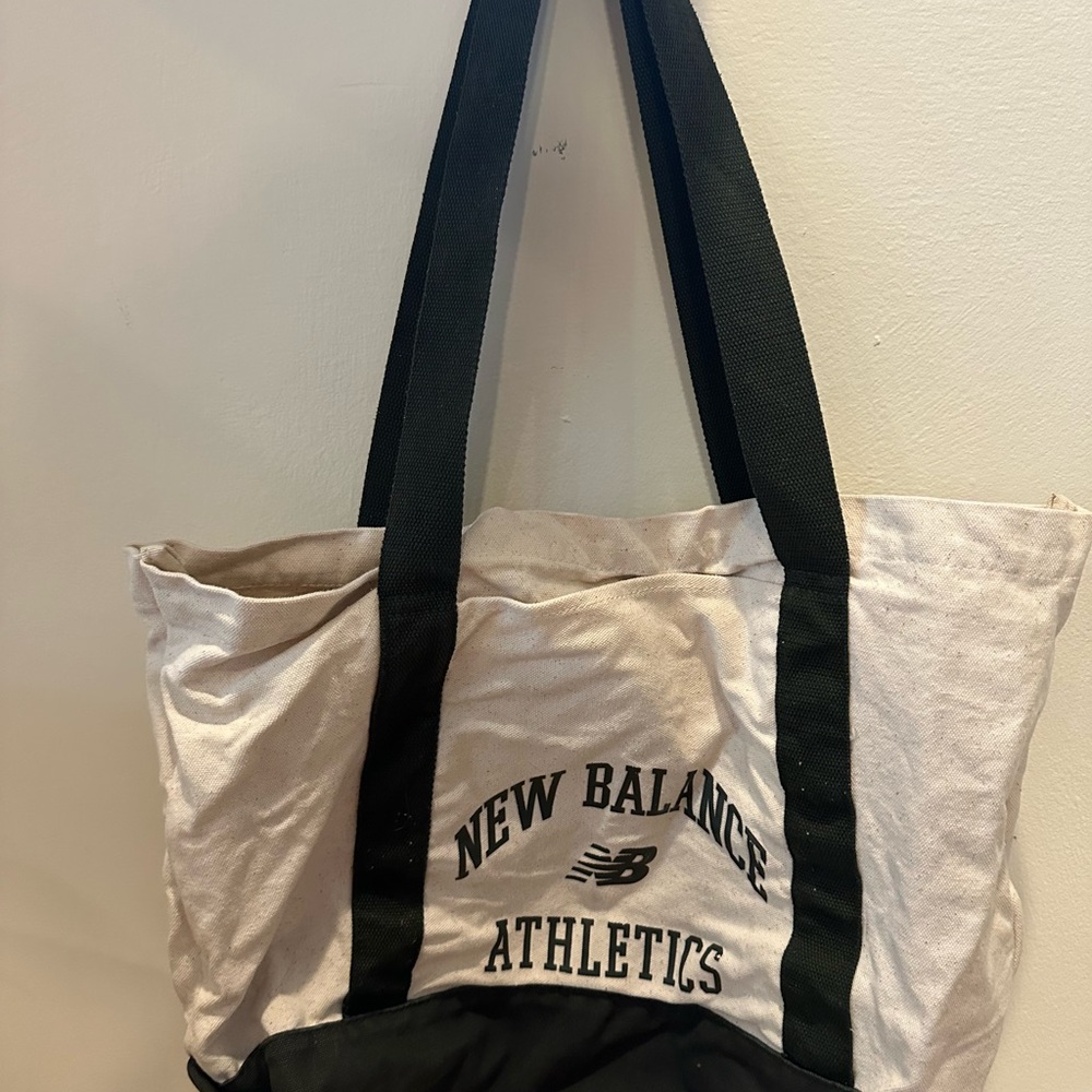 OFFER ME! New Balance Green and White Athletic Tote Bag